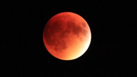 La lune de sang va réapparaître - le grand et terrible jour de l'Éternel approche !