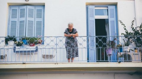 Que faire pour concilier mon ego juvénile, effronté et hautain avec ma grand-mère ?